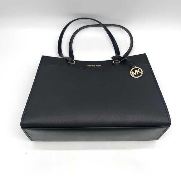 Michael Kors Large MF Pocket Shoulder Tote Bag - Picture 10 of 11